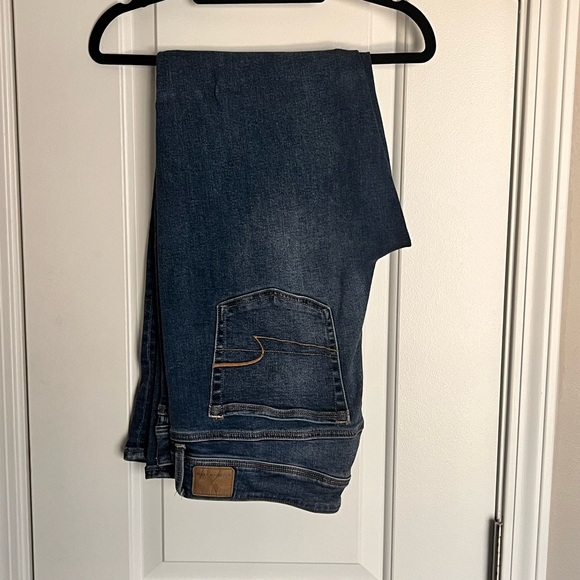 American Eagle- Flare Super Stretch Medium Wash Jeans - Picture 4 of 8